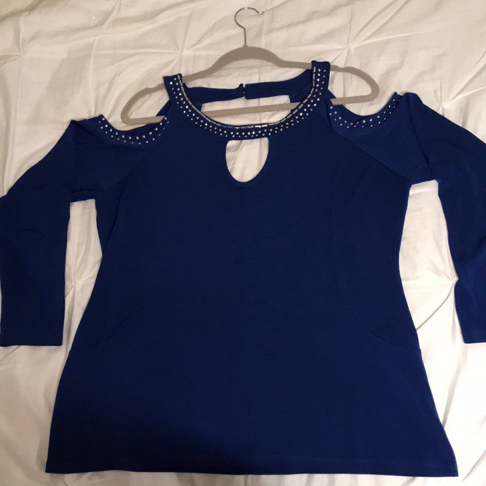 Venus cold shoulder top